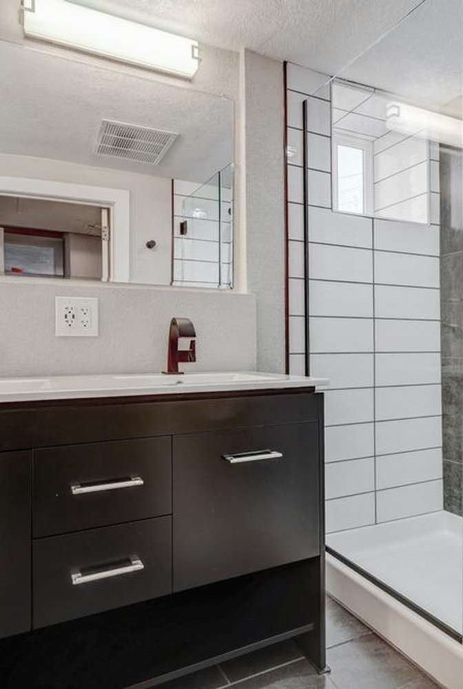 new black window structure