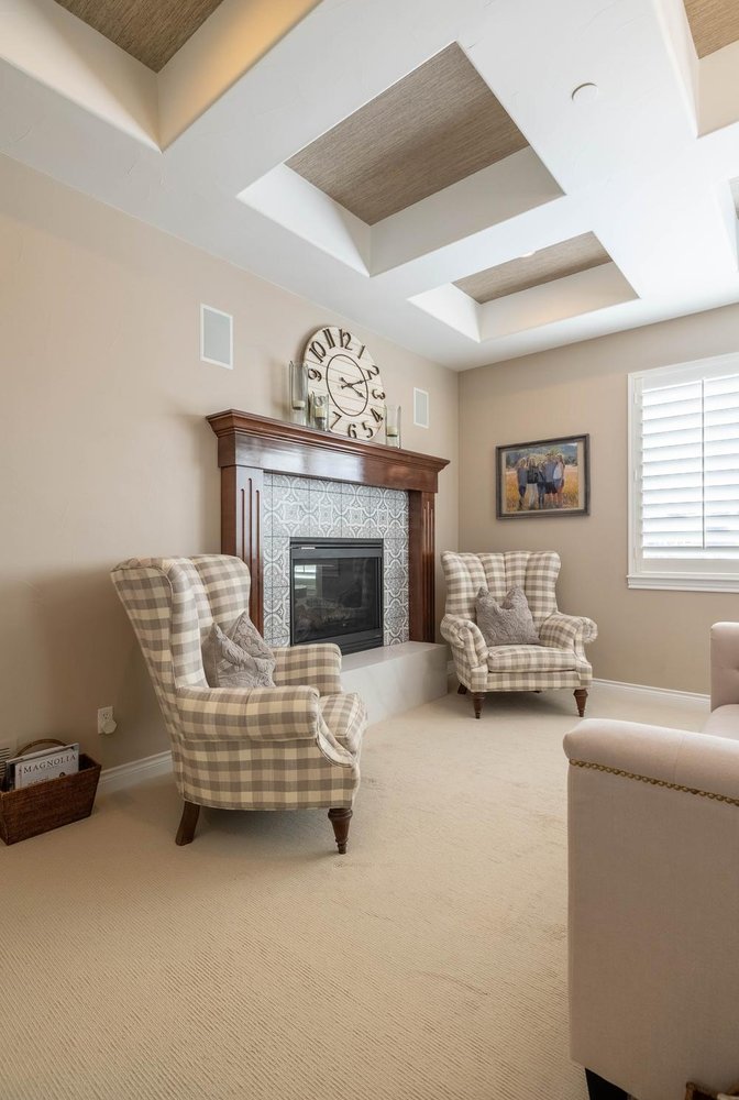 new black
				window structure